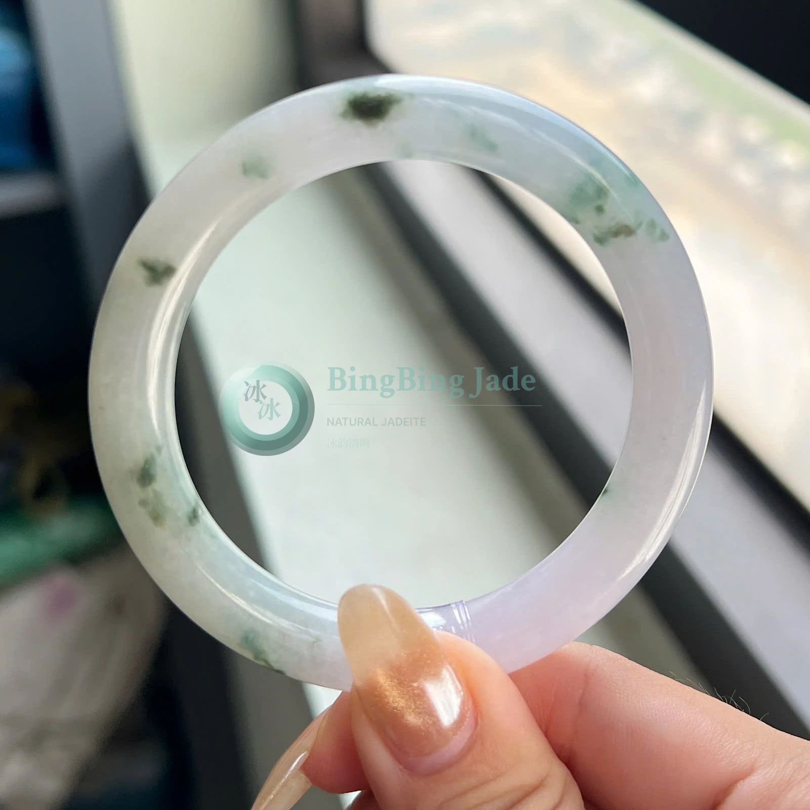 Pale Lavender Bangle with Scattered Moss Blossoms — 57mm