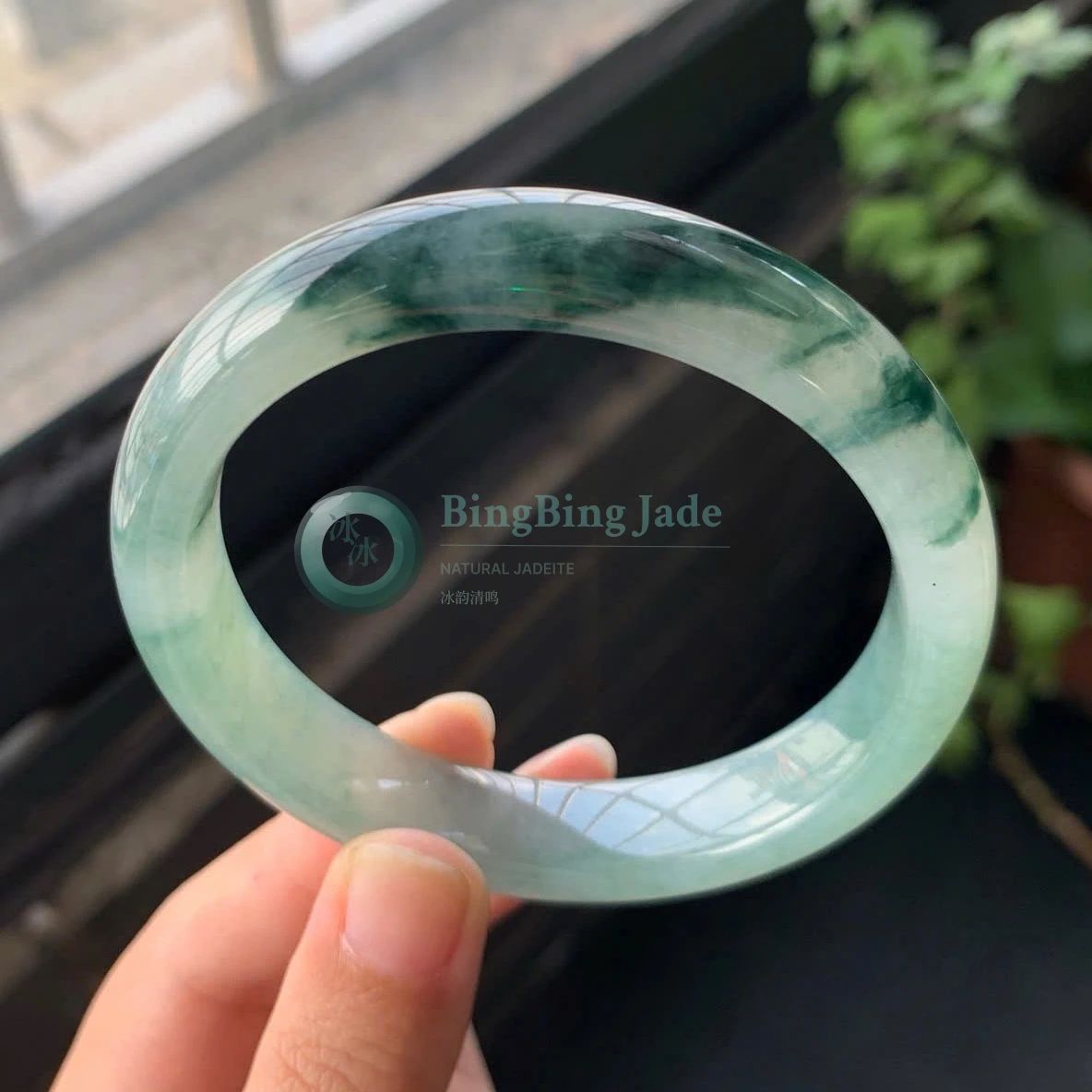 Icy Glutinous Floating Emerald Cloud Bangle 57mm