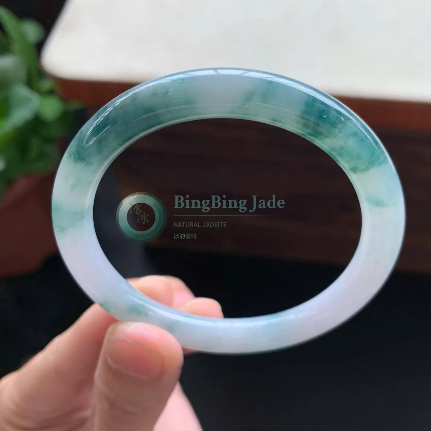 Mist and Emerald Floating Jadeite Bangle 52mm