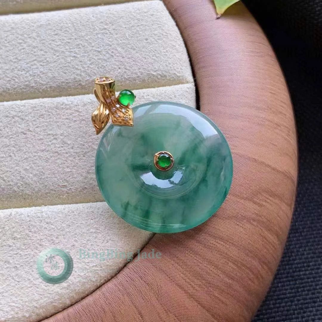 Floating Emerald Bloom Jadeite Pendant 20mm 18K Gold