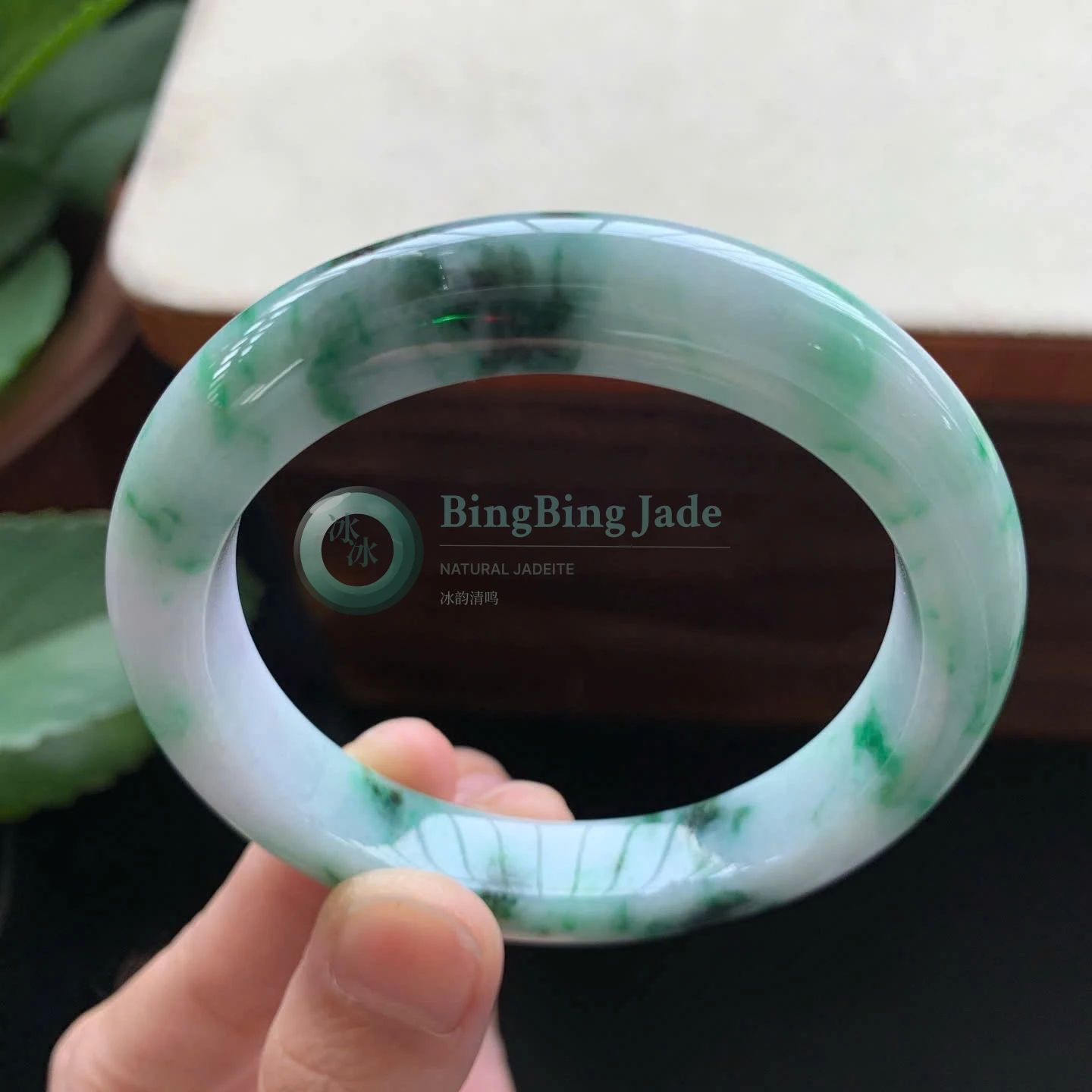 Floating Emerald Clusters on Soft Lavender Undertone Bangle 57mm