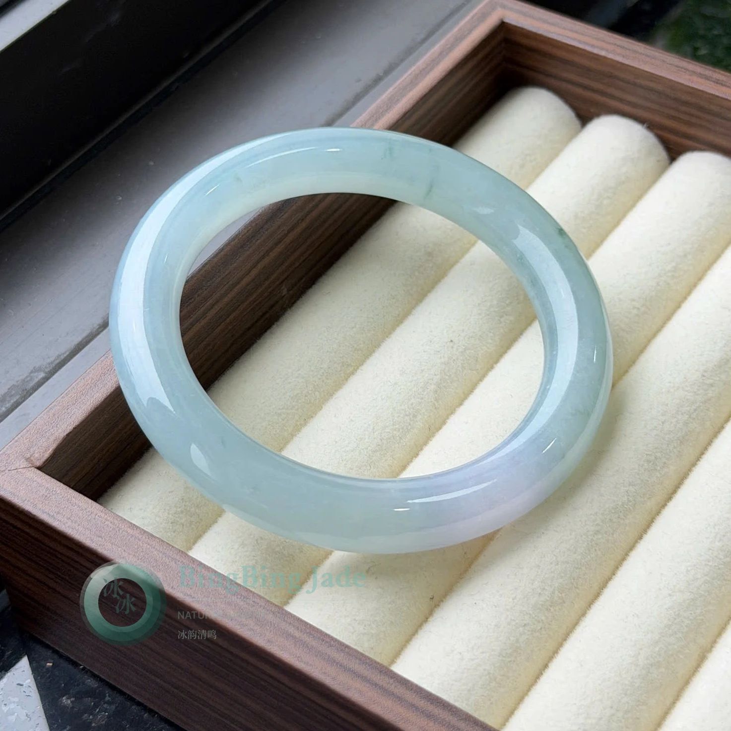 Icy Glutinous Glacial Blue Green with Floating Lavender Undertone Bangle 50.7mm