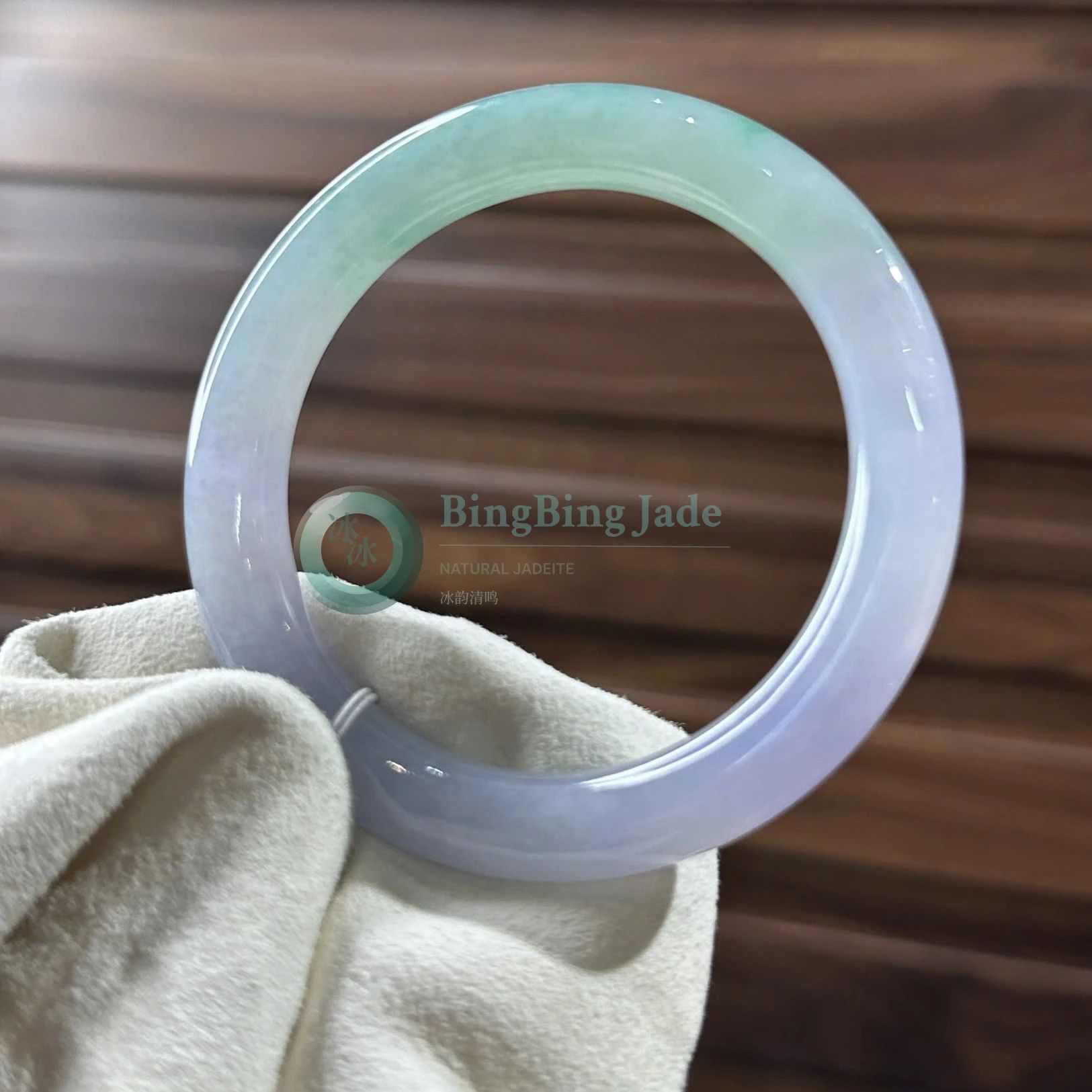 Icy Glutinous Spring Lavender Hue with Floating Green Bangle 52.6mm