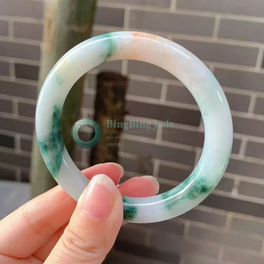 Floating Garden — White-Rose Jadeite Bangle with Scattered Emerald Blooms 51mm