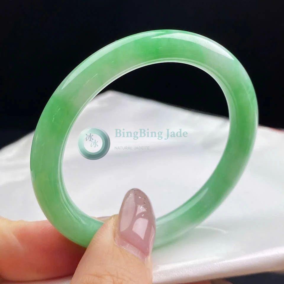 Vivid Spring Green Round Bangle 50mm — Luminous Translucency with Emerald Saturation