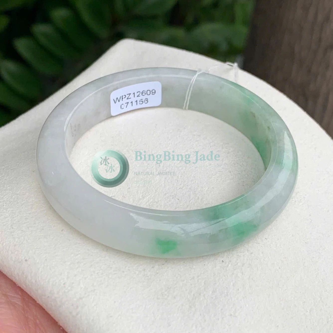 Soft White with Floating Emerald Patches Jadeite Bangle 53.5mm