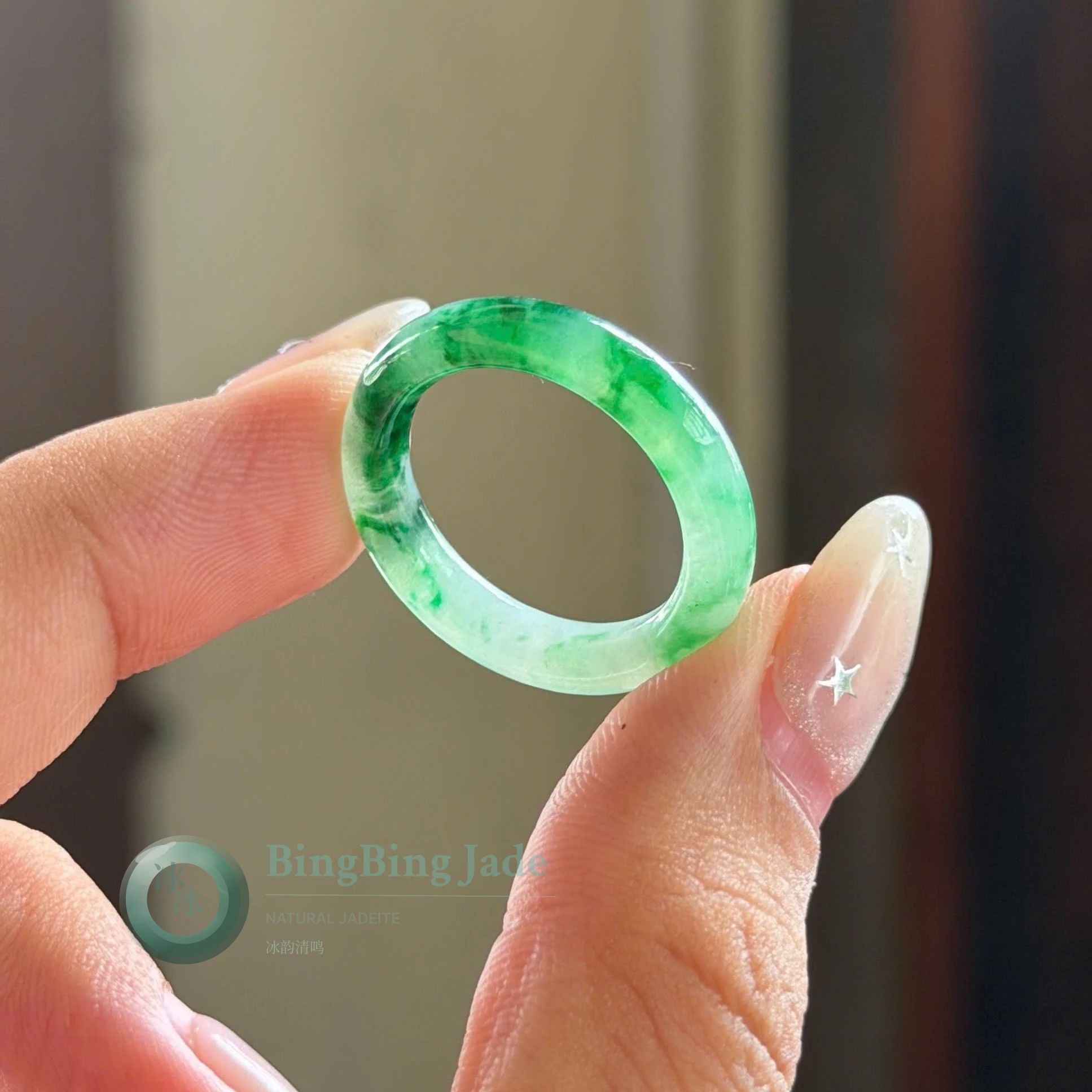 Vivid Emerald Drift Jadeite Ring 18mm