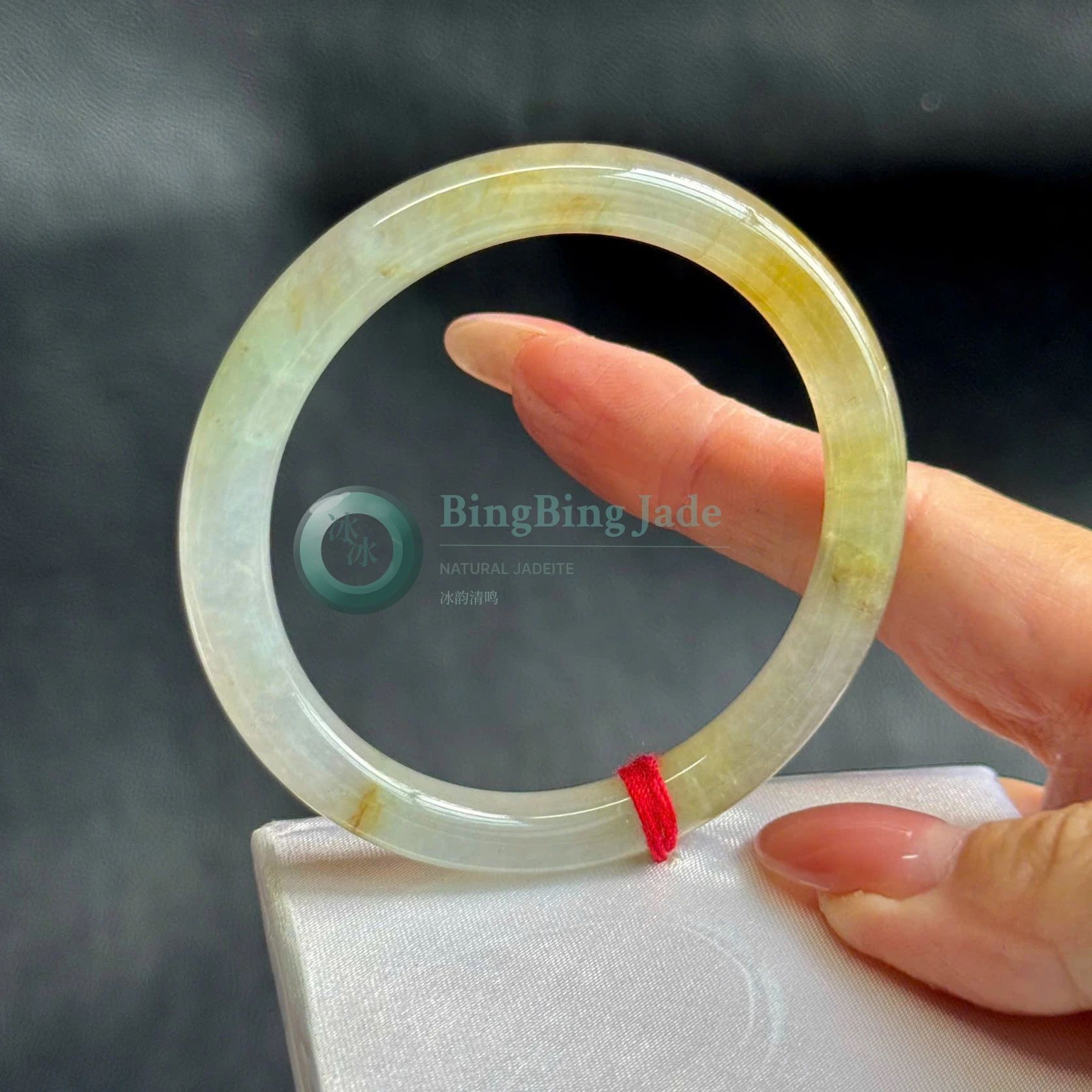 Icy Honey-Kissed Jadeite Round Bangle 52mm — Princess Silhouette